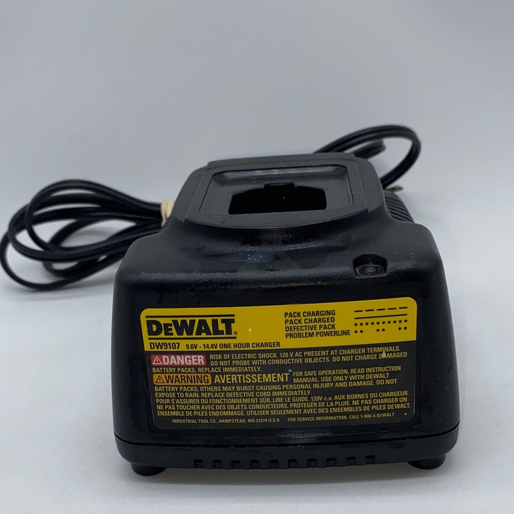 DeWalt DW9107 9.6V - 14.4V One Hour Black Battery Pack Charger Original